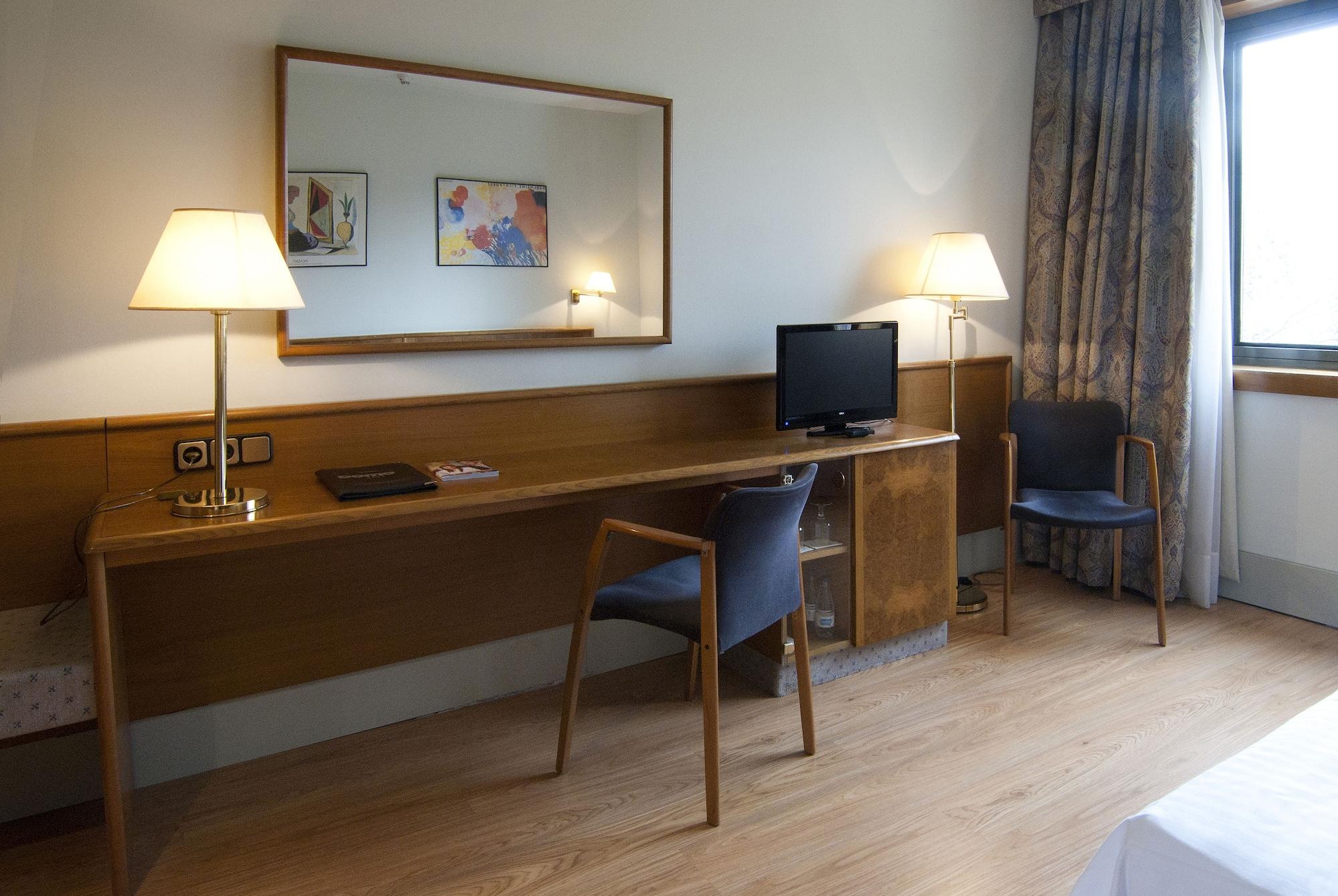 Hotel Domo บิลาฟรังกา เดล เปเนเดส ภายนอก รูปภาพ