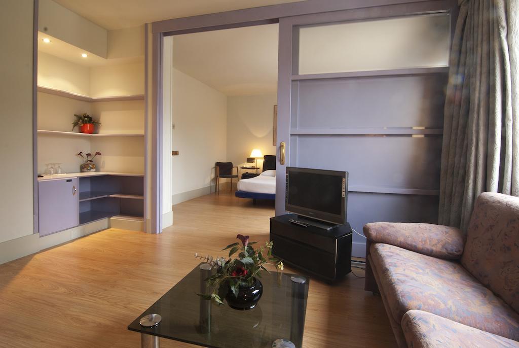 Hotel Domo บิลาฟรังกา เดล เปเนเดส ภายนอก รูปภาพ