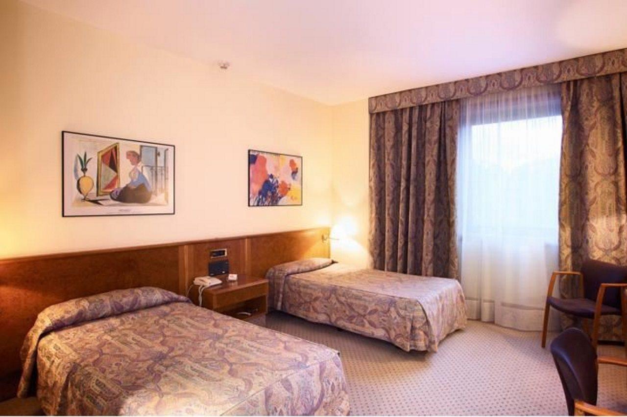 Hotel Domo บิลาฟรังกา เดล เปเนเดส ภายนอก รูปภาพ