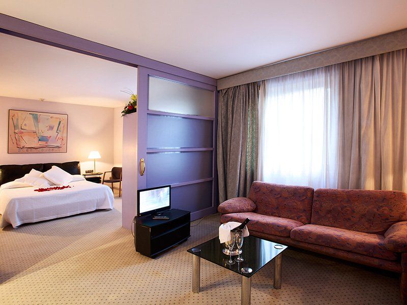 Hotel Domo บิลาฟรังกา เดล เปเนเดส ภายนอก รูปภาพ