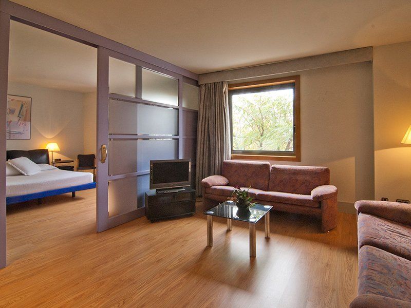 Hotel Domo บิลาฟรังกา เดล เปเนเดส ภายนอก รูปภาพ
